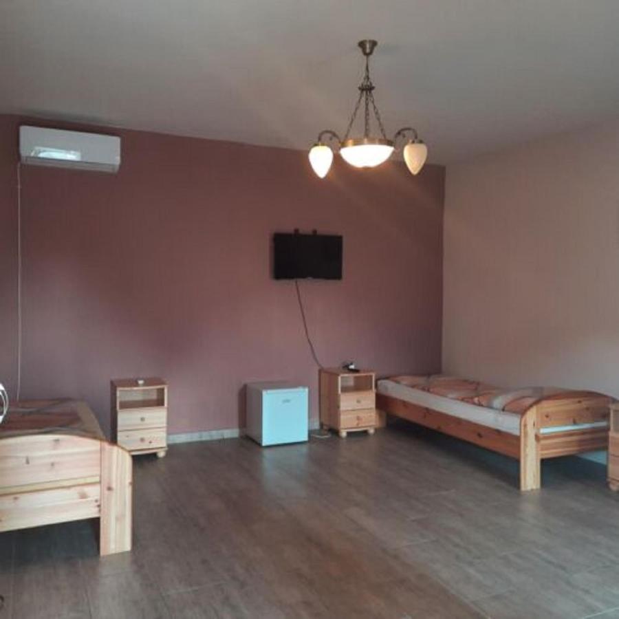 Ikszt Vendeghaz Otel Dávod Dış mekan fotoğraf