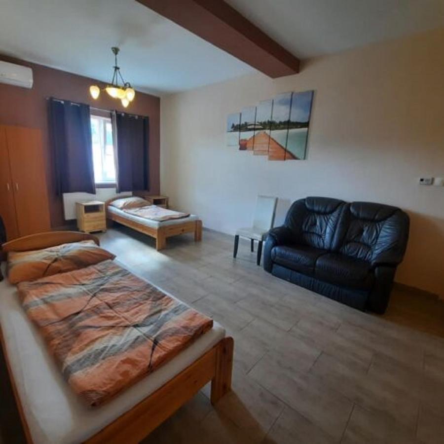 Ikszt Vendeghaz Otel Dávod Dış mekan fotoğraf